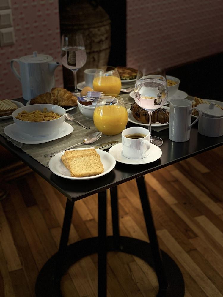 Step One | Luxury Suites Right In The Heart Of Acropolis Next To Metro Station 아테네 외부 사진