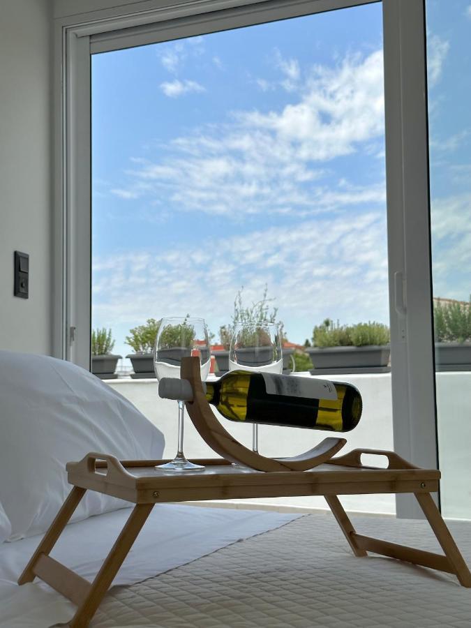 Step One | Luxury Suites Right In The Heart Of Acropolis Next To Metro Station 아테네 외부 사진