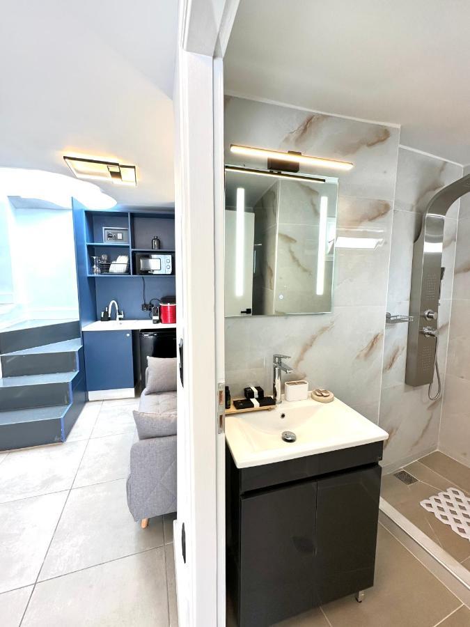 Step One | Luxury Suites Right In The Heart Of Acropolis Next To Metro Station 아테네 외부 사진