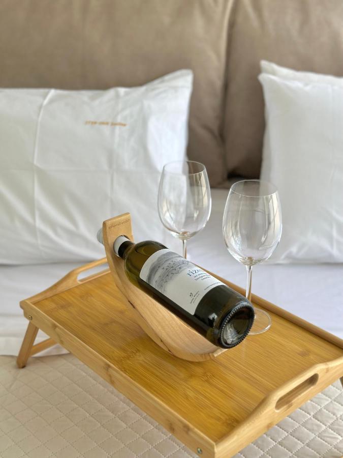 Step One | Luxury Suites Right In The Heart Of Acropolis Next To Metro Station 아테네 외부 사진