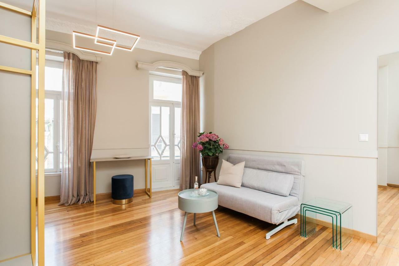 Step One | Luxury Suites Right In The Heart Of Acropolis Next To Metro Station 아테네 외부 사진