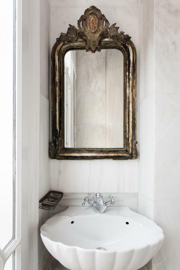 Step One | Luxury Suites Right In The Heart Of Acropolis Next To Metro Station 아테네 외부 사진