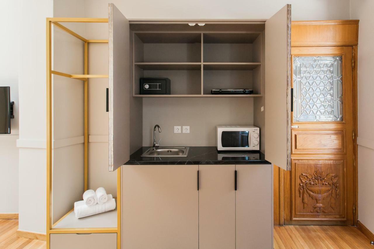 Step One | Luxury Suites Right In The Heart Of Acropolis Next To Metro Station 아테네 외부 사진
