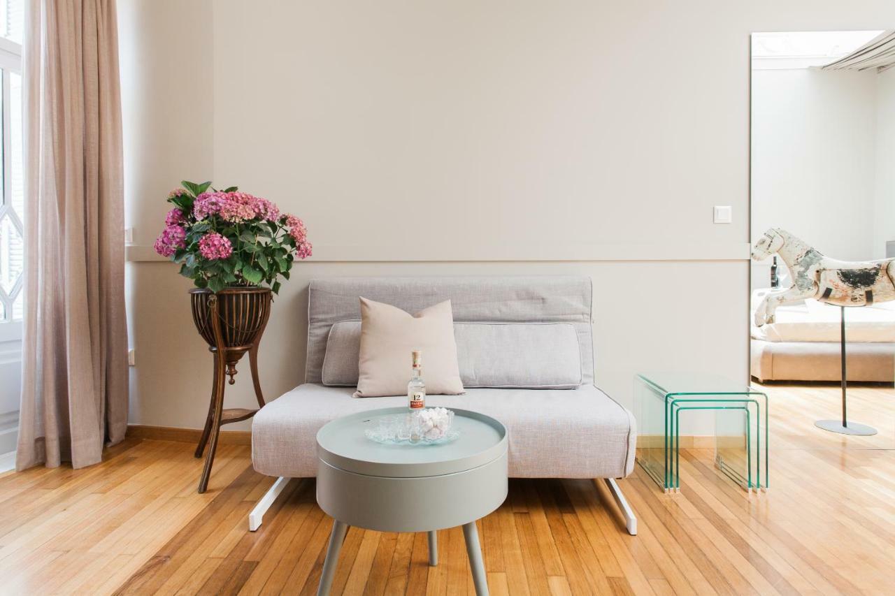 Step One | Luxury Suites Right In The Heart Of Acropolis Next To Metro Station 아테네 외부 사진