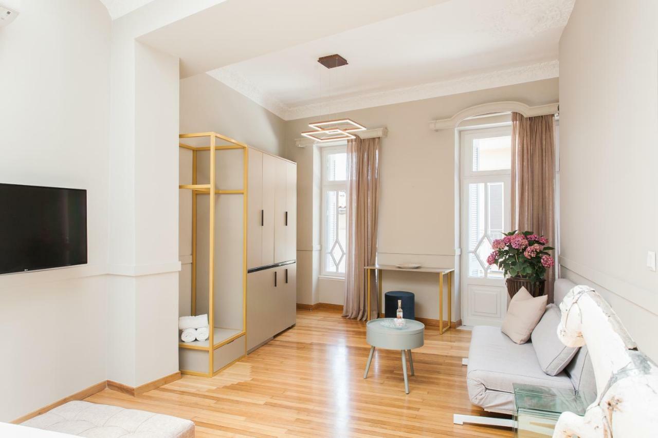 Step One | Luxury Suites Right In The Heart Of Acropolis Next To Metro Station 아테네 외부 사진