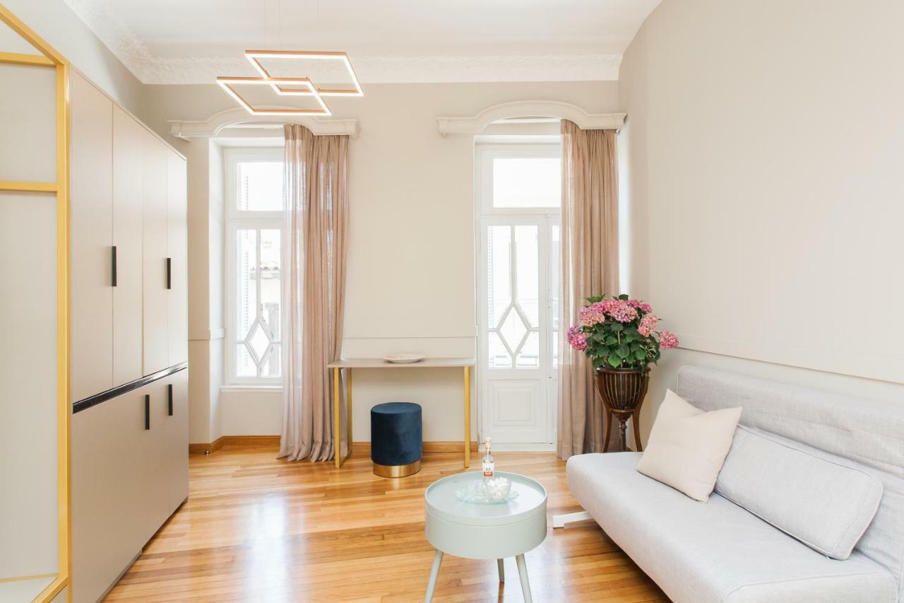 Step One | Luxury Suites Right In The Heart Of Acropolis Next To Metro Station 아테네 외부 사진