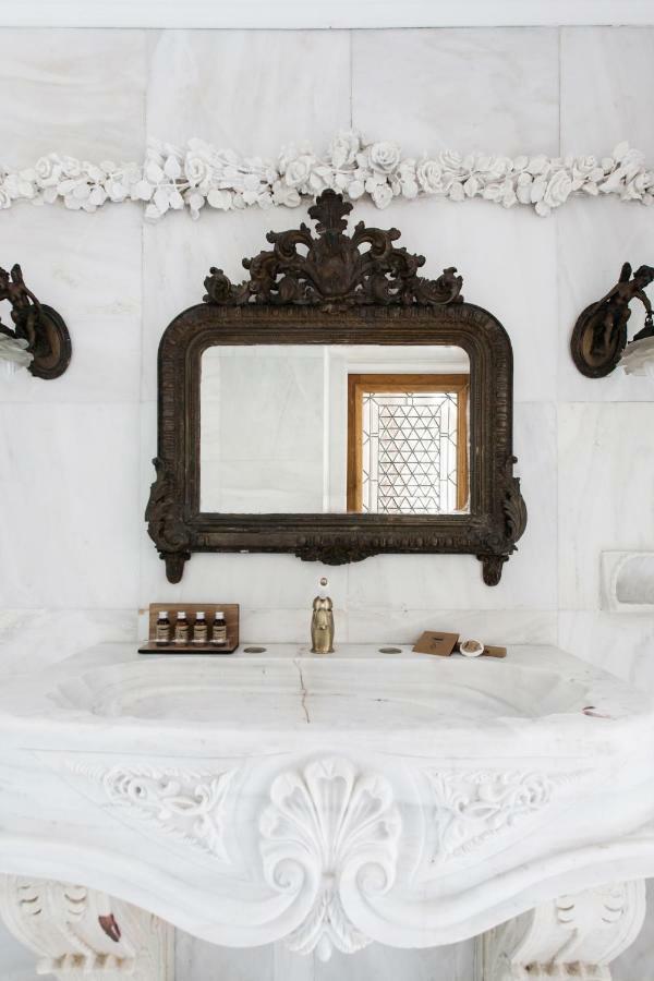 Step One | Luxury Suites Right In The Heart Of Acropolis Next To Metro Station 아테네 외부 사진
