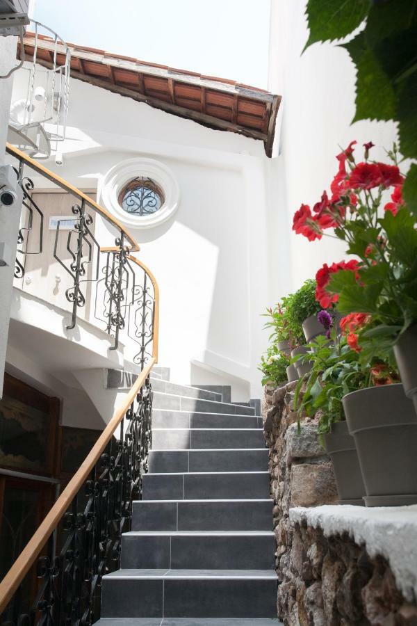 Step One | Luxury Suites Right In The Heart Of Acropolis Next To Metro Station 아테네 외부 사진