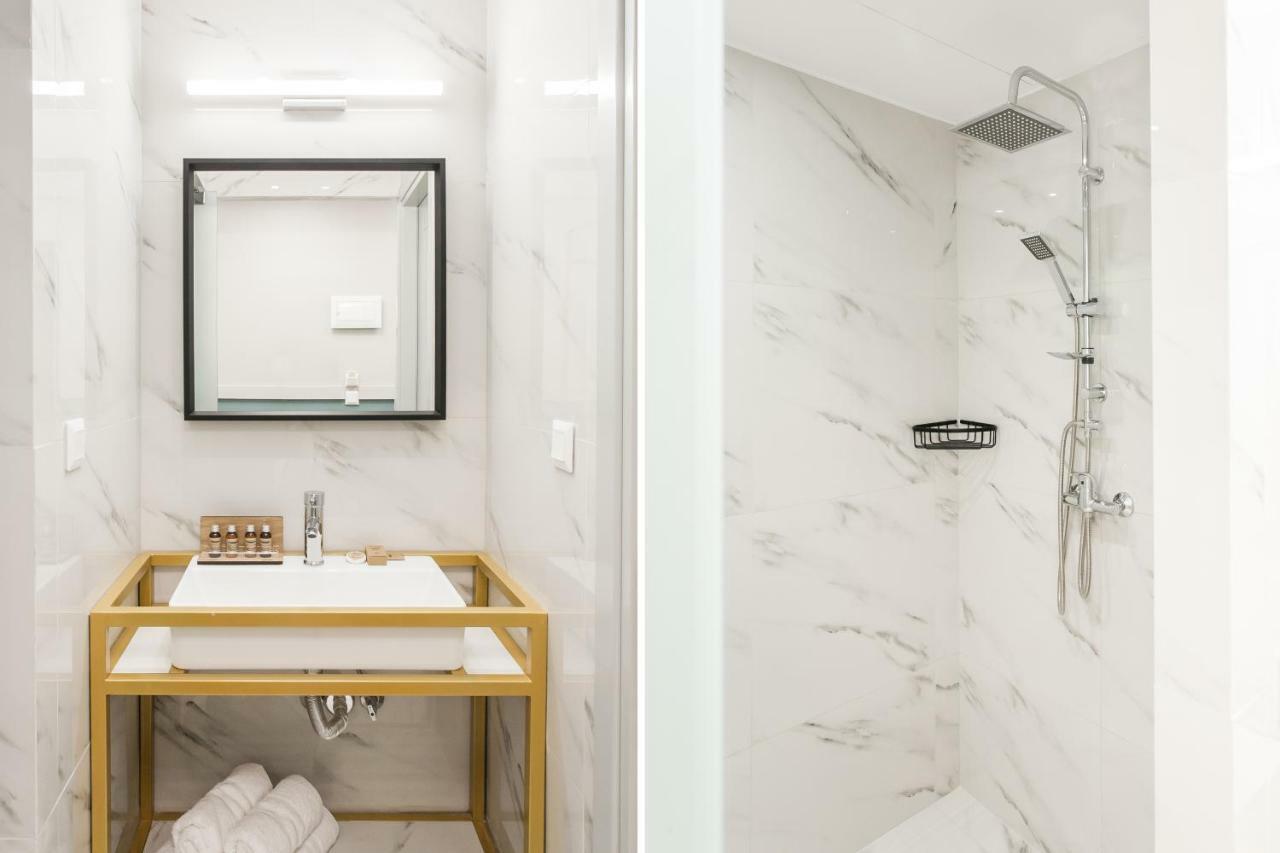 Step One | Luxury Suites Right In The Heart Of Acropolis Next To Metro Station 아테네 외부 사진