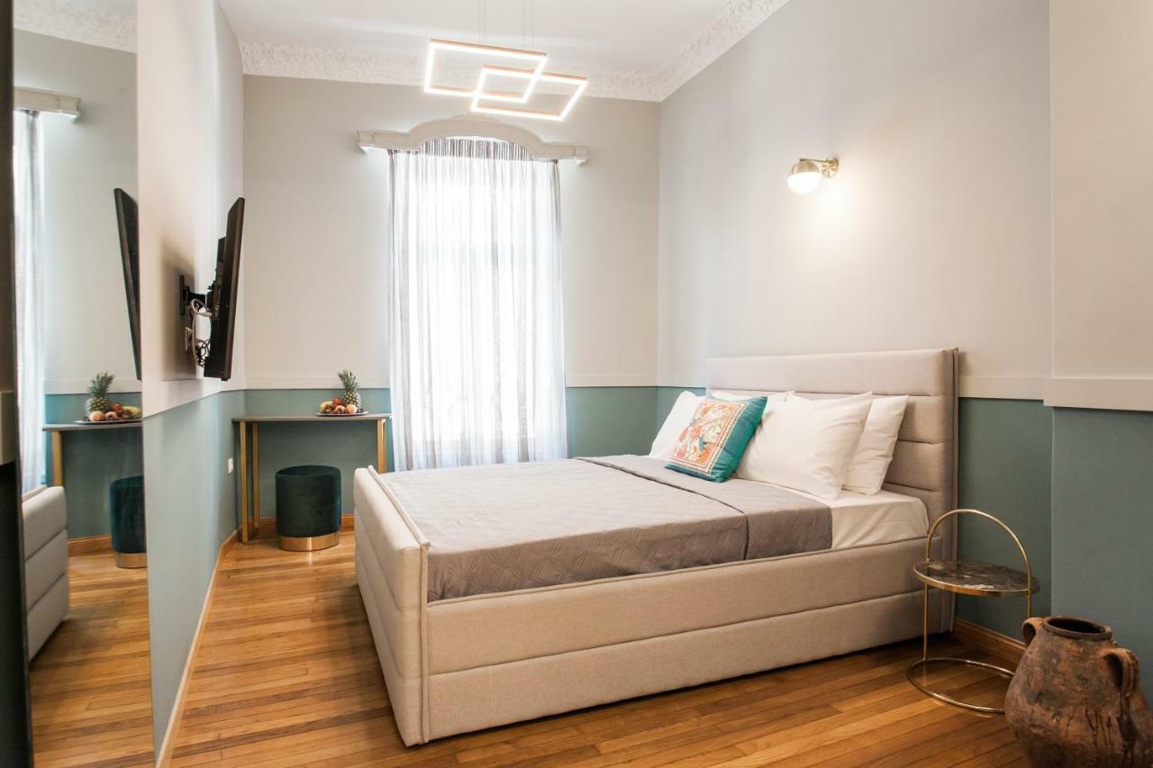 Step One | Luxury Suites Right In The Heart Of Acropolis Next To Metro Station 아테네 외부 사진