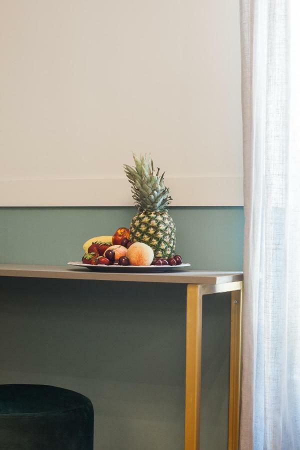 Step One | Luxury Suites Right In The Heart Of Acropolis Next To Metro Station 아테네 외부 사진