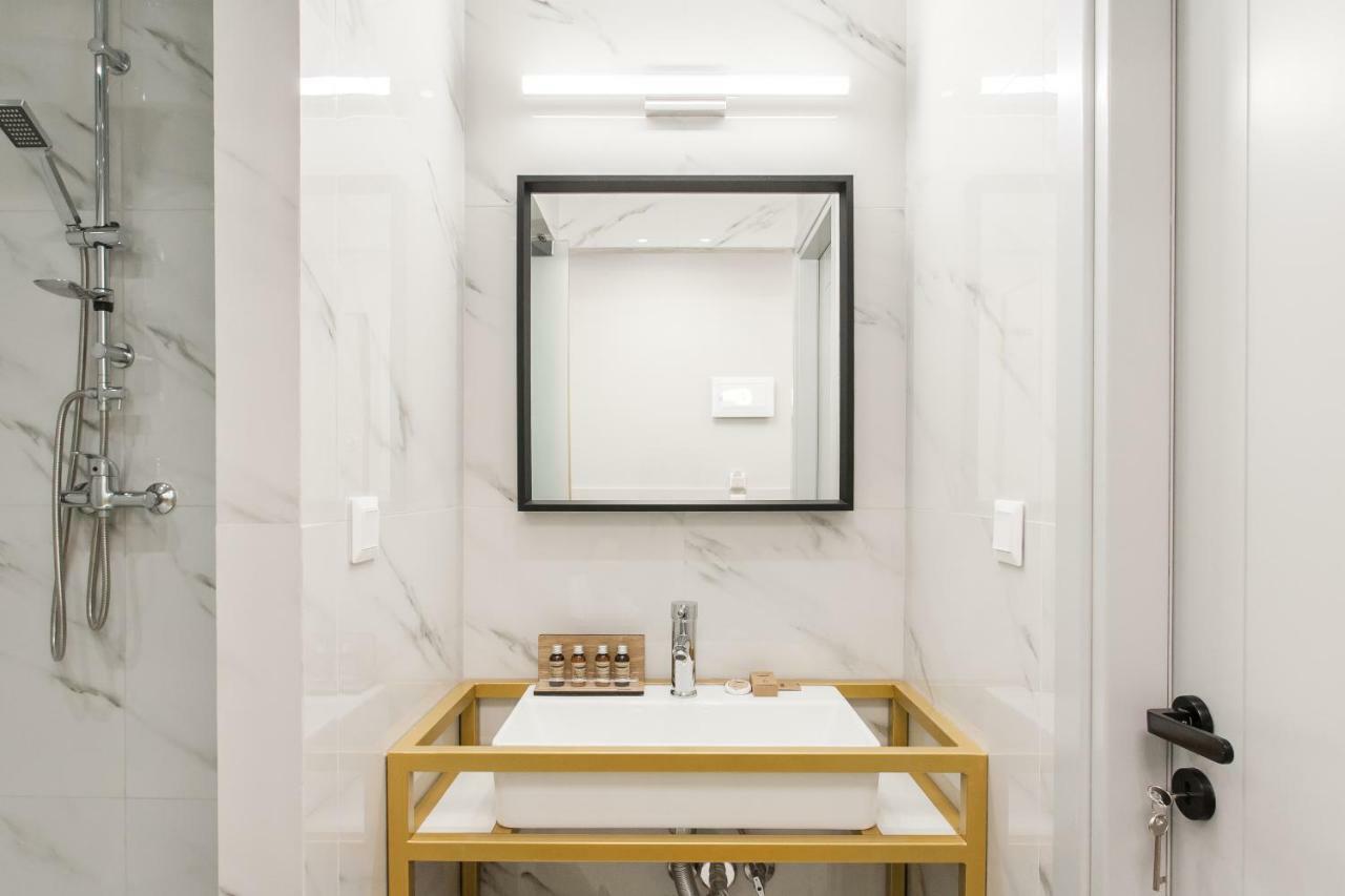 Step One | Luxury Suites Right In The Heart Of Acropolis Next To Metro Station 아테네 외부 사진