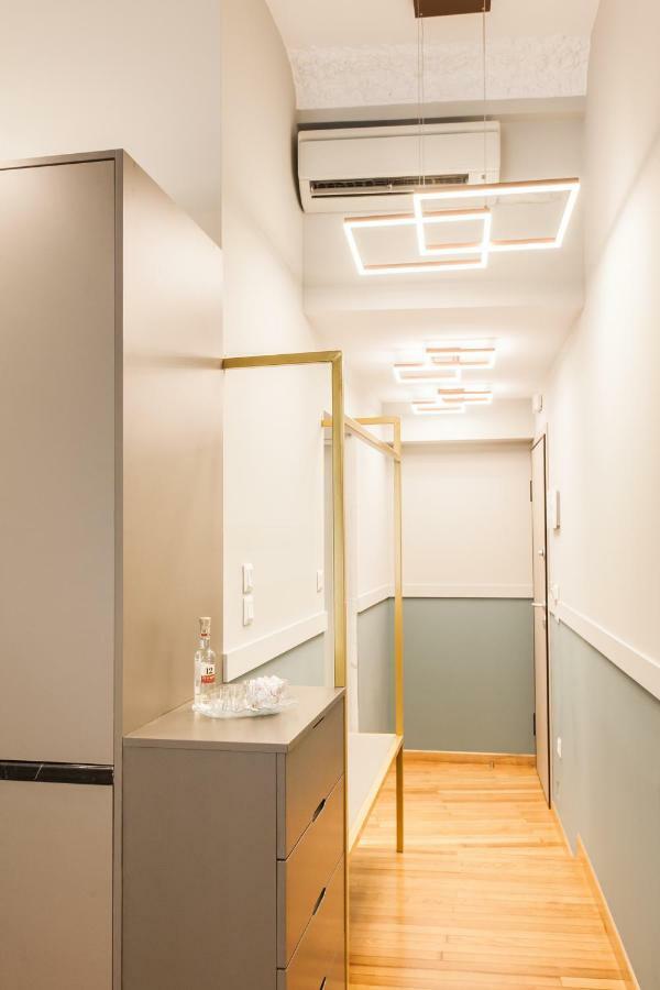 Step One | Luxury Suites Right In The Heart Of Acropolis Next To Metro Station 아테네 외부 사진