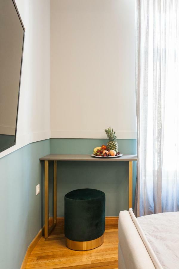Step One | Luxury Suites Right In The Heart Of Acropolis Next To Metro Station 아테네 외부 사진