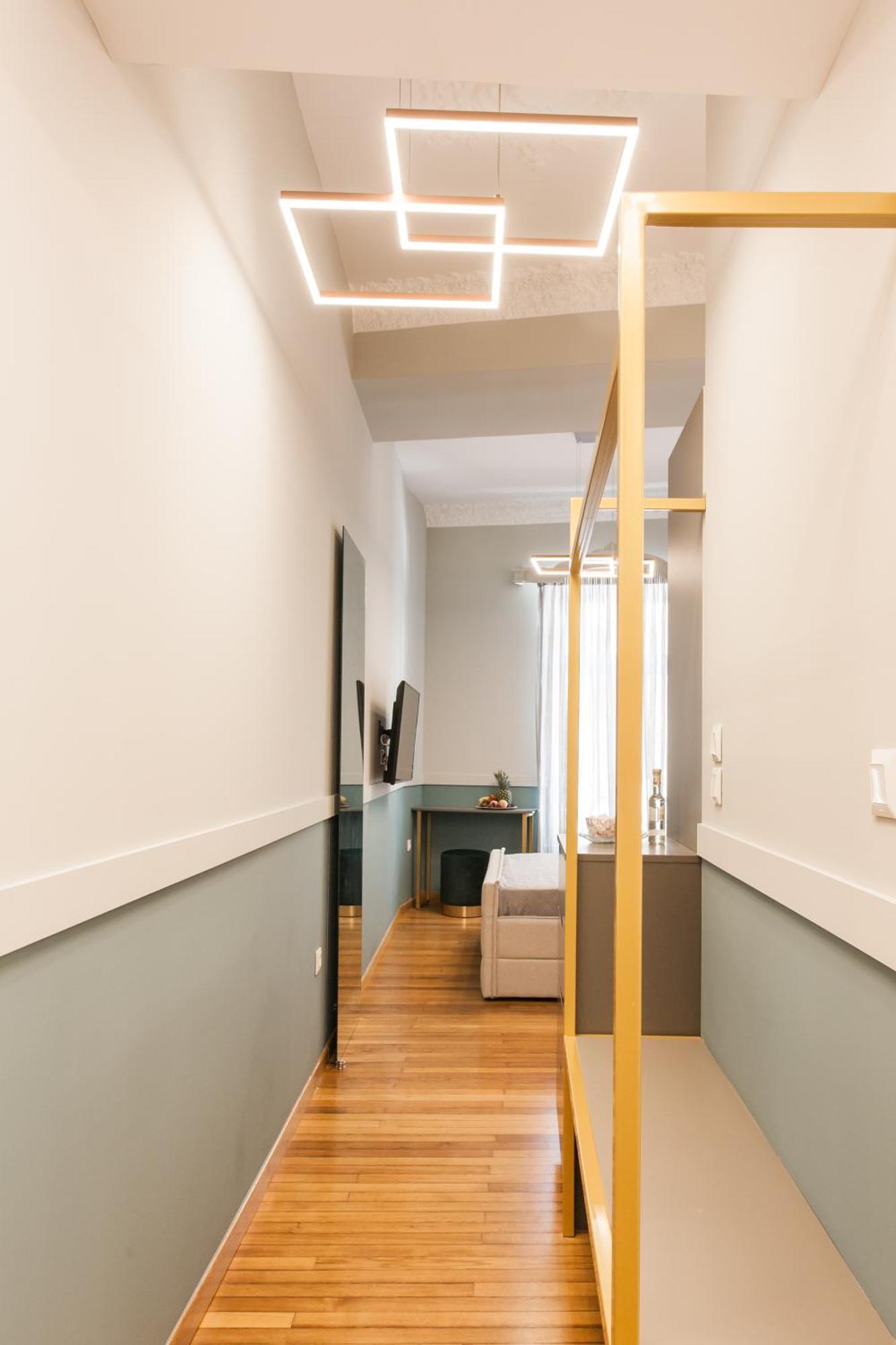 Step One | Luxury Suites Right In The Heart Of Acropolis Next To Metro Station 아테네 외부 사진