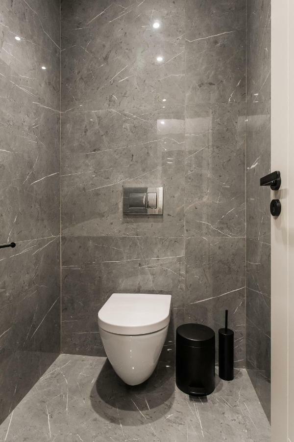 Step One | Luxury Suites Right In The Heart Of Acropolis Next To Metro Station 아테네 외부 사진