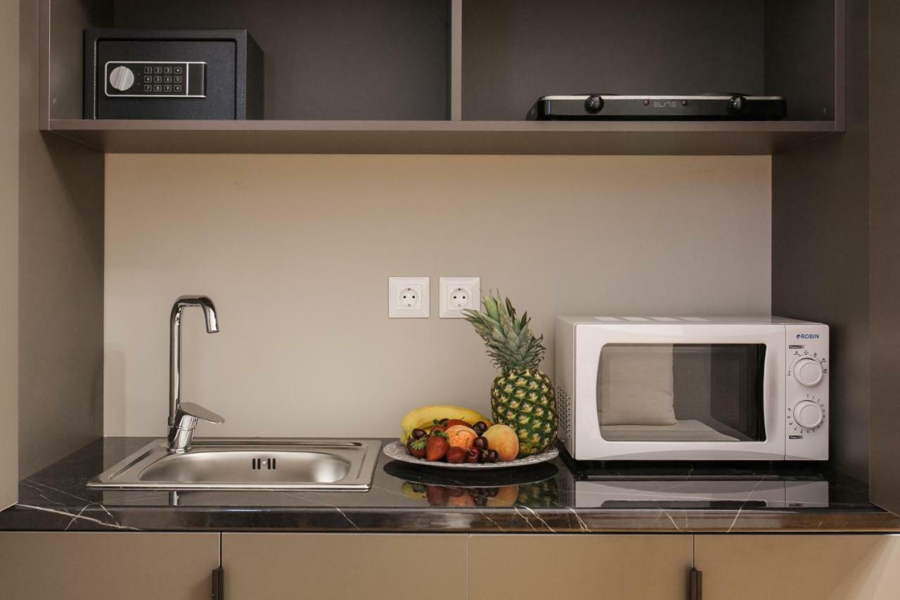 Step One | Luxury Suites Right In The Heart Of Acropolis Next To Metro Station 아테네 외부 사진