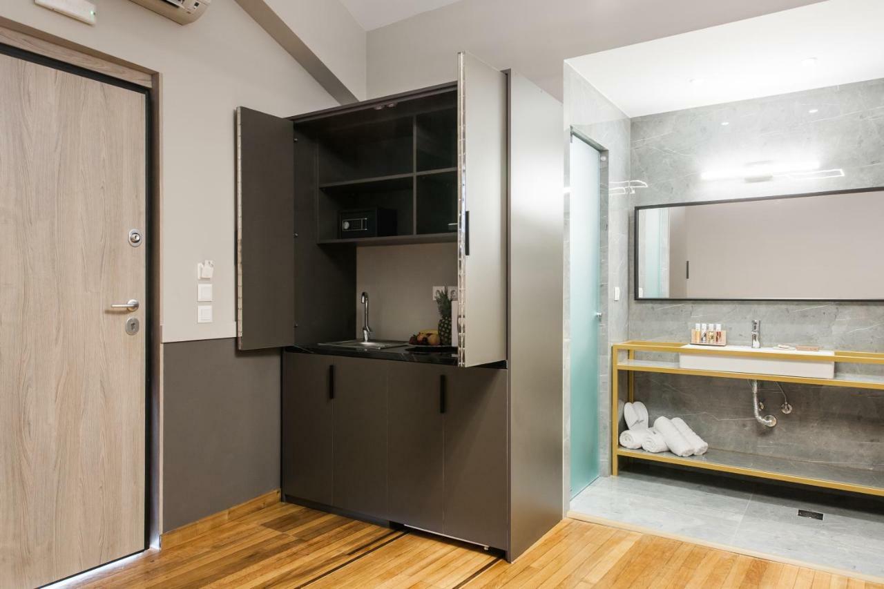 Step One | Luxury Suites Right In The Heart Of Acropolis Next To Metro Station 아테네 외부 사진